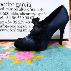 💙 Pedro Garcia Vintage-Style Satin Crystal Pumps | Navy Grosgrain Ribbon Heels